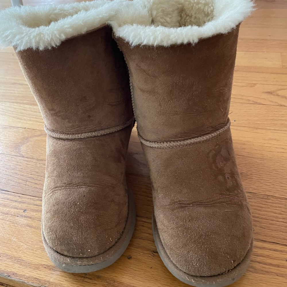 Pre-loved Kids Ugg boots size 2